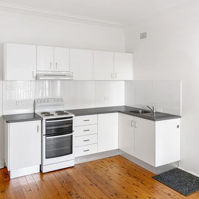 Neat and Tidy 2 Bedder With Water Views! - Photo 1