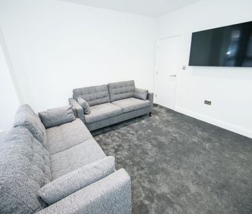 Hessle View, Hyde Park, Leeds - Photo 2