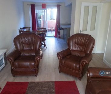 3 bedroom semi-detached house to rent - Photo 2