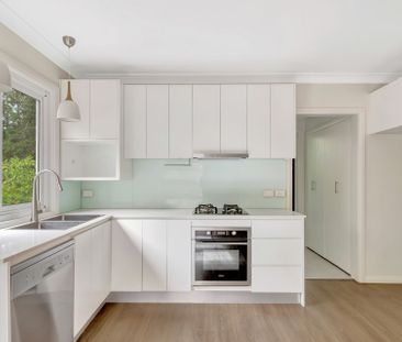Peaceful, low-maintenance living in prestigious Beecroft - Photo 3