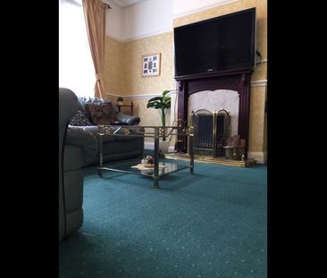 3 Bed Semi-Detached House, Heath Road, TW3 - Photo 1