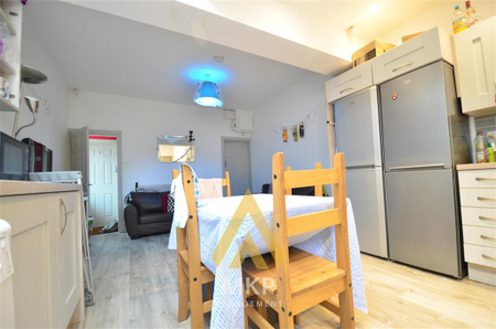 6 bedroom terraced house to rent - Photo 2