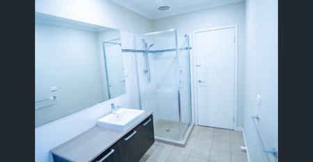 Stylish Family Home in a Prime Manor Lakes Pocket - Photo 3