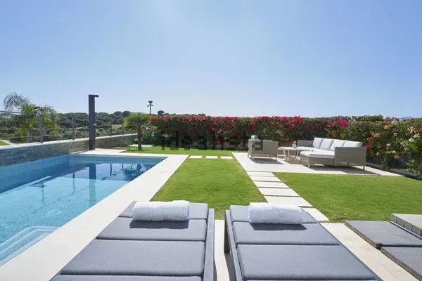 Alquiler de casa o chalet independiente en Avenida de los Acebos - Photo 1