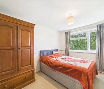 2 bedroom Maisonette in Lillibrooke Crescent, Maidenhead - Photo 2