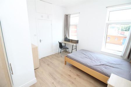 1 bedroom in a house share to rent - Photo 2