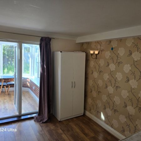 Room in a Shared House, East India Way, CR0 - Photo 3