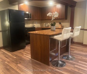 Detached Home For Lease | N9246977 - Photo 6