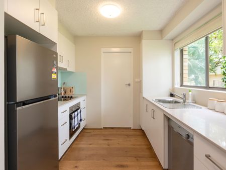 Contemporary Three Bedroom Townhouse With Elevated Outlook - Photo 4