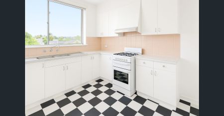 Spacious Light-Filled Apartment Offering Comfort & Convenience | FLARE REAL ESTATE - Photo 2