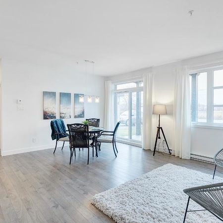 4½ haut de gamme disponible maintenant – 1 mois gratuit - Ascenseur et plafonds 9 pieds - Photo 3