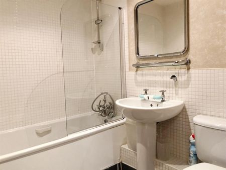 2 bedroom Flat To Let - Photo 5
