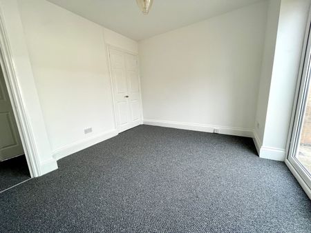 2 Bed Flat, Belton Road, BS5 - Photo 3
