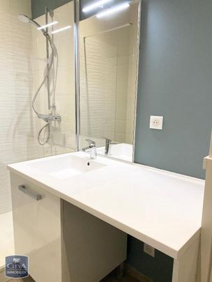 Location Appartement 1 pièce 37m² FONTENAY LE COMTE 85200 - Photo 1