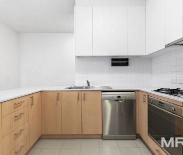 Inner-City Living with Melbourne Central at your doorstep - Photo 6