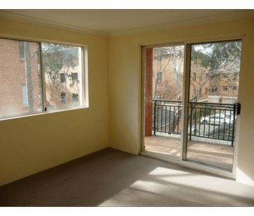 Comfortable Apartment in a Convenient Location - Photo 2