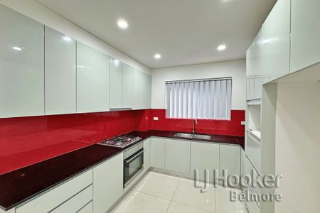 Spacious Four Bedroom Duplex in the Heart Of Greenacre! - Photo 2