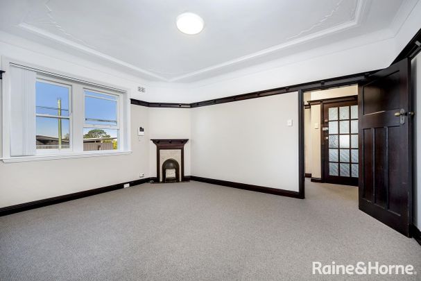 Two Bedroom Art Deco Apartment In Dulwich Hill - Photo 1