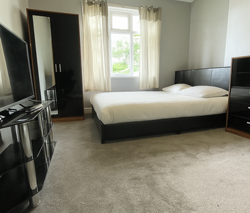 1 bedroom in a house share to rent - Photo 2