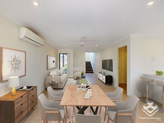 2 LEVEL 3 BEDROOM TOWNHOUSE - Photo 1