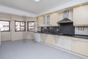 Apartamento T4 em Lisboa