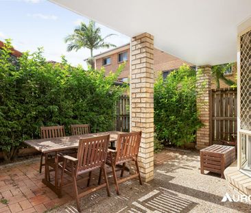 Ground Floor Living with a Private Courtyard in Kangaroo Point - Photo 6