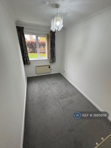 2 bedroom flat to rent - Photo 2