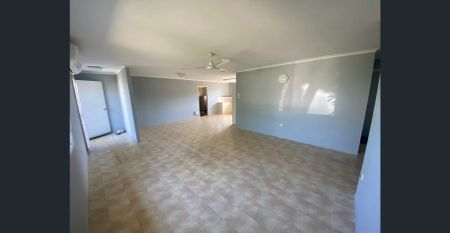 Spacious 3-Bedroom Home in Andergrove - Photo 2