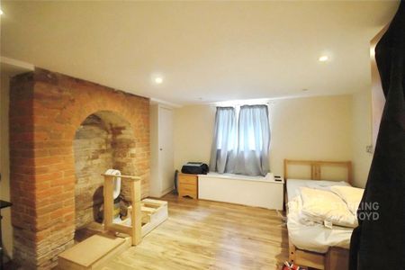 6 bedroom semi-detached house to rent - Photo 4