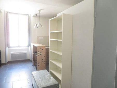 STUDIO Meublé, 23m², Rue des Marchands, 465€ H.C, Nîmes-centre - Photo 5