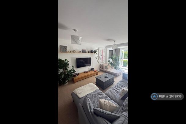 1 bedroom in a flat share to rent - Photo 1