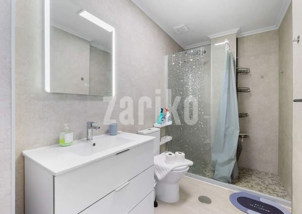 Bright two-bedroom apartment just a stone-throw from the beach