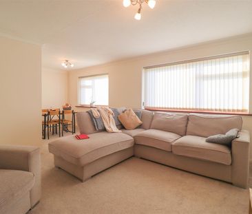 Fairhaven Way, Newmarket - Photo 3