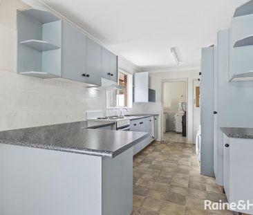 FOUR BEDROOM FAMILY HOME IN PRIME LOCATION - Photo 1