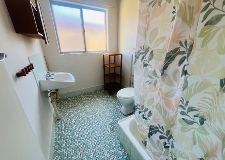 Private Secure & Walk to the Tram - Photo 2