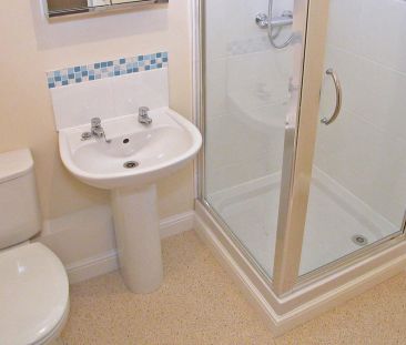 Gladstone Court, Hawarden, CH5 - Photo 4