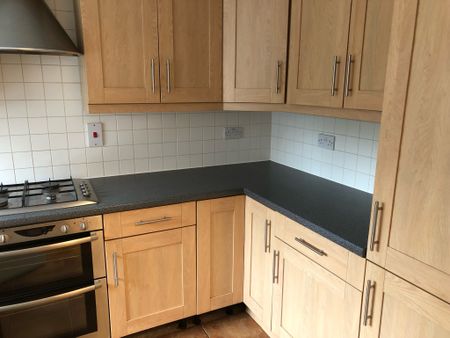 Great Location Two Bedroom Mews House to Rent in Stevenage - Photo 5