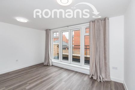 4 bedroom semi-detached house to rent - Photo 4