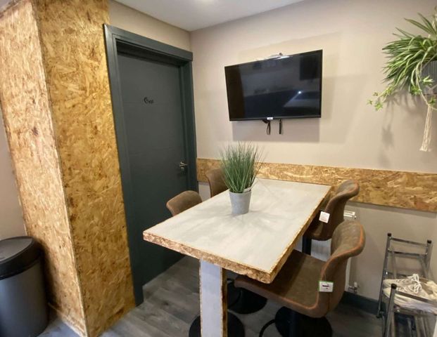 Victoria Road Room 8 - Photo 1