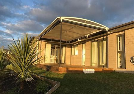 Large family home with pergola deck - Photo 4