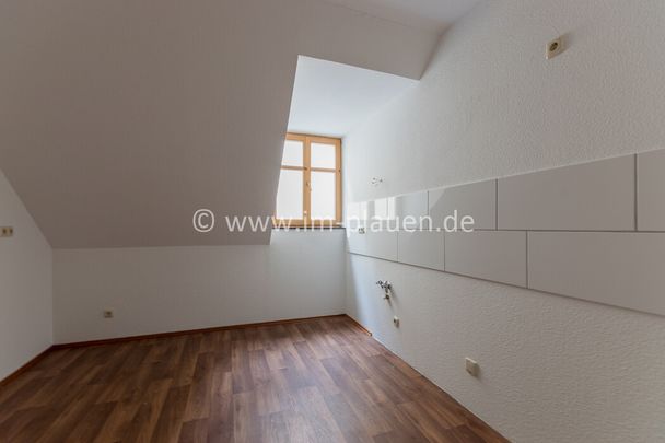 Renovierte 2-Zimmer-DG-Wohnung im Zentrum von Auerbach – Jetzt einziehen! - Photo 1