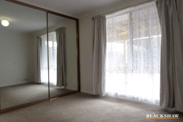 CUL-DE-SAC LOCATION - Photo 1