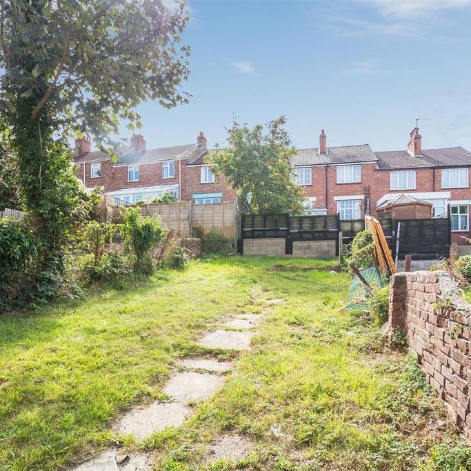 4 bedroom terraced house to rent - Photo 1