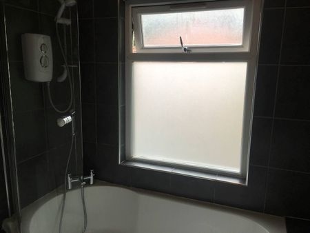 4 Bed Semi-Detached House, Mornington Crescent, M14 - Photo 4