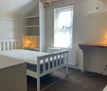 4 bedroom property to rent - Photo 2