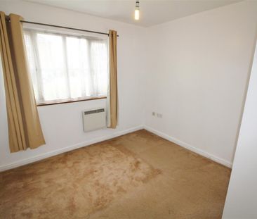 Armstrong Close, Borehamwood - Photo 6