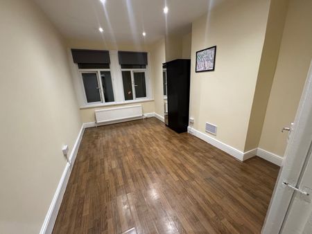 2 Bed Maisonette, Melfort Road, CR7 - Photo 2