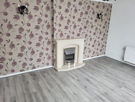 4 bedroom semi-detached house to rent - Photo 4