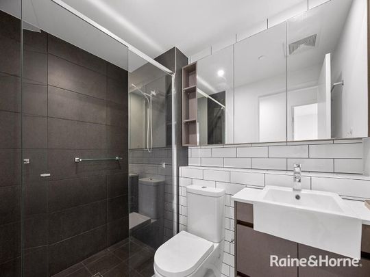 Resort-Style Living in a Modern Toowong Apartment - Photo 1