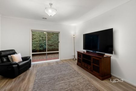 Spacious Family Living in a Prime Burnside Heights Location - Photo 3